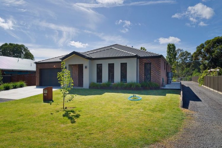 49 Elizabeth Street Campbells Creek 3451
