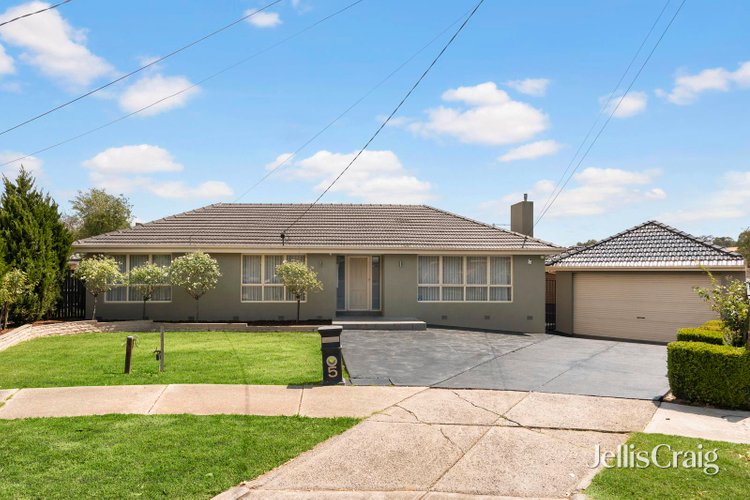 5 Avro Court Strathmore Heights 3041