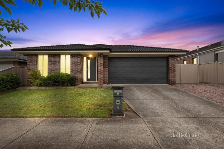 5 Carbine Drive  Alfredton 3350