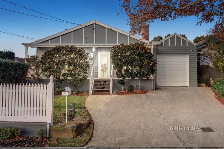 5 Compton Street Mitcham 3132