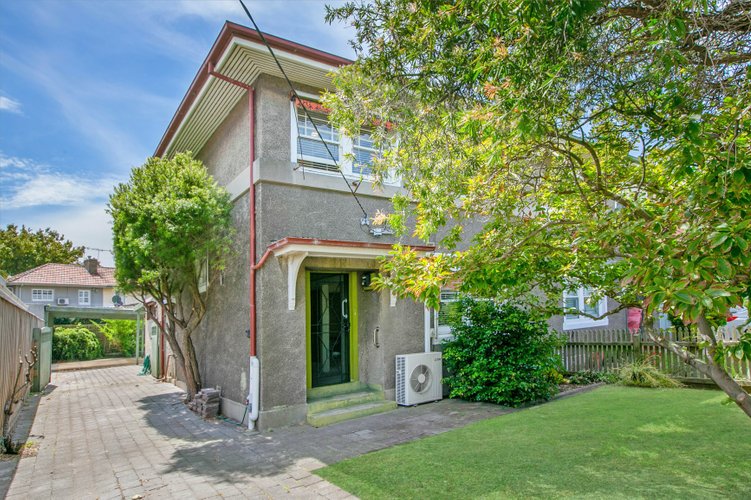 5 Crichton Avenue Port Melbourne 3207