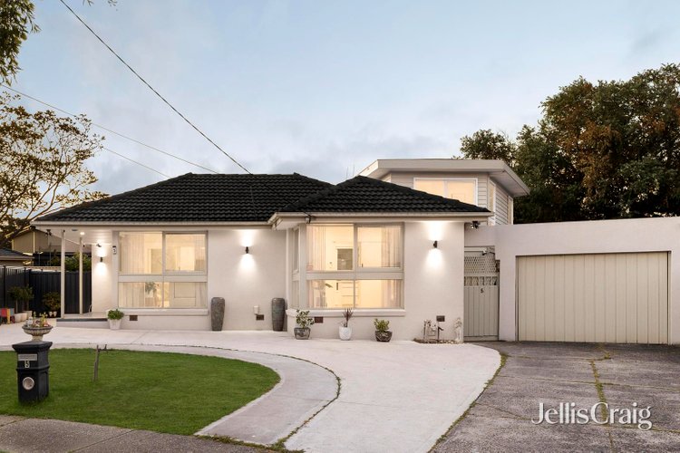 5 Ewart Court Burwood East 3151