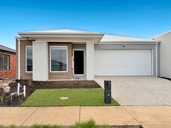 5 Galanthus Street Charlemont 3217