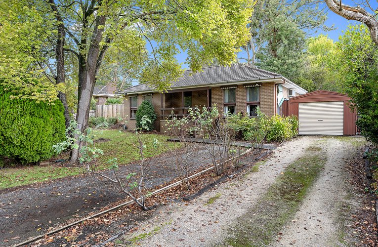 5 Kemp Avenue  Mount Evelyn 3796