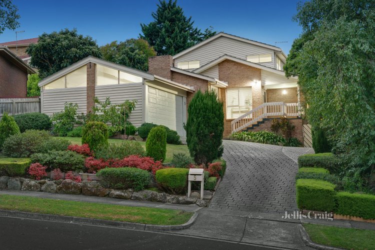 5 Larnoo Drive Doncaster East 3109