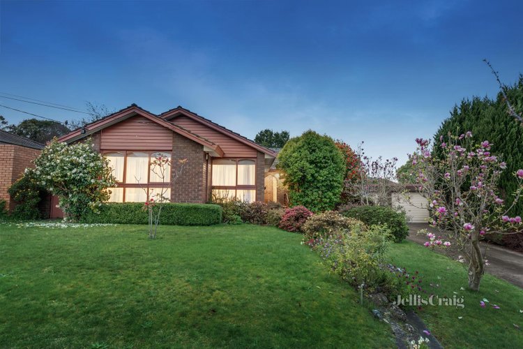 5 Leamington Crescent Glen Waverley 3150
