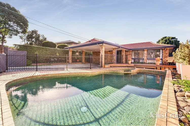 5 Maxine Court Mentone 3194