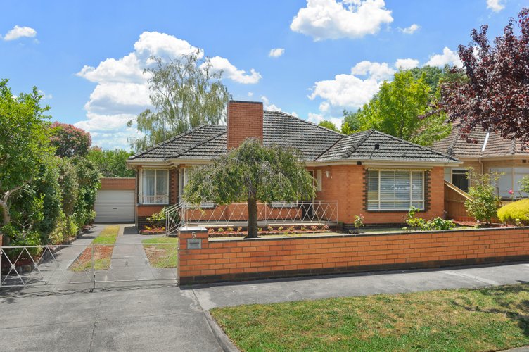 5 Murray Drive Burwood 3125