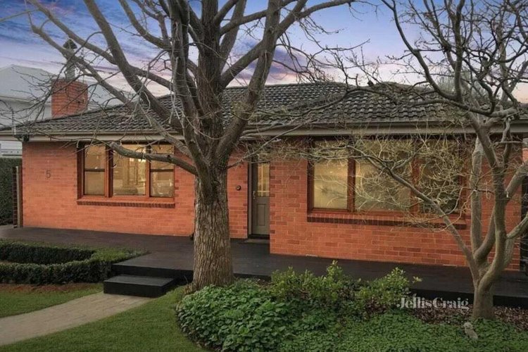 5 Newbury Street Mitcham 3132