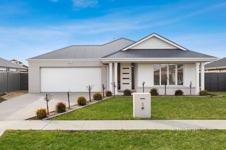 5 Oak Grove Romsey 3434