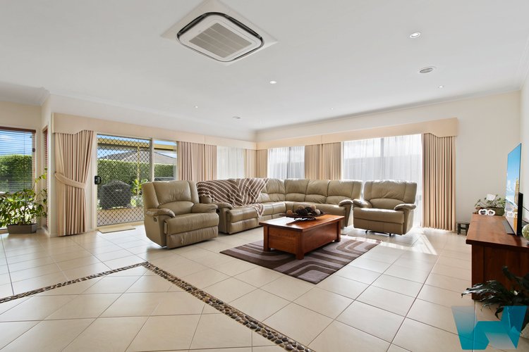 5 Parkes Court, Eastwood