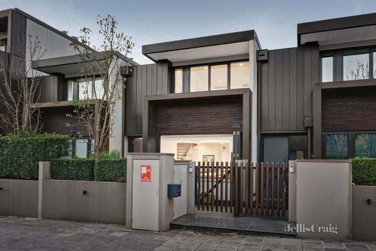 5 Pin Oak Court Canterbury 3126