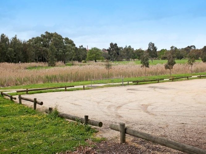 5 Riverglen Court, Belmont