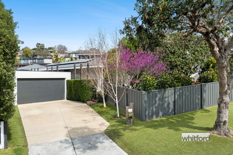 5 Riverglen Court, Belmont