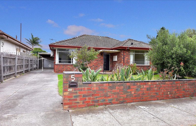 5 Swinden Avenue  Cheltenham 3192