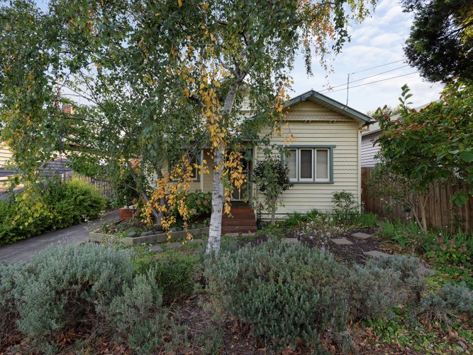 5 Tobin  Avenue Northcote 3070