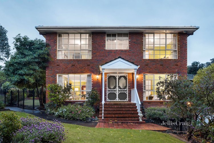 5 Wroxham Gardens Greensborough 3088