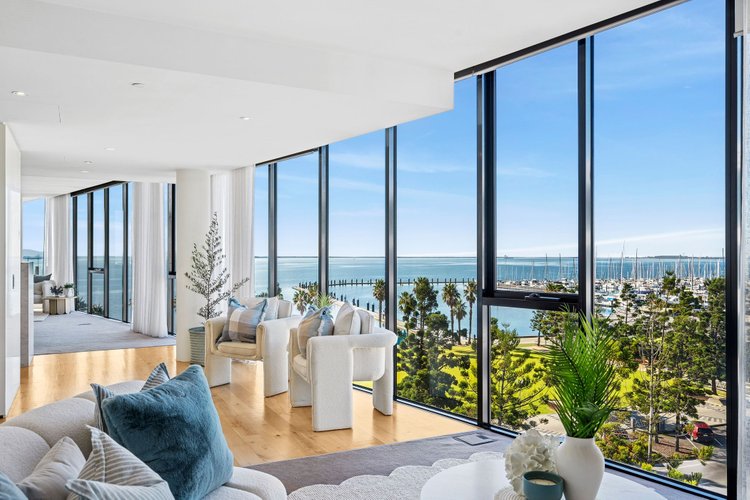 502/6-8 Eastern Beach Road, Geelong