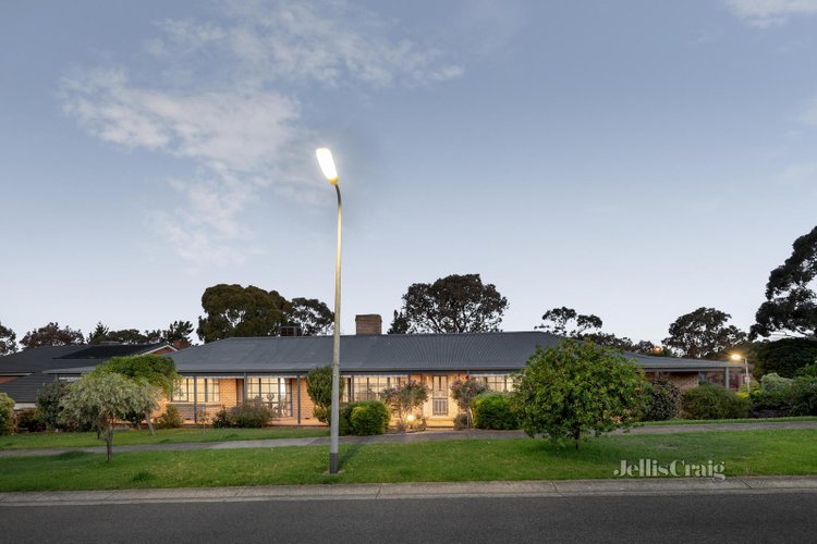 51 Calendonia Drive Eltham North 3095