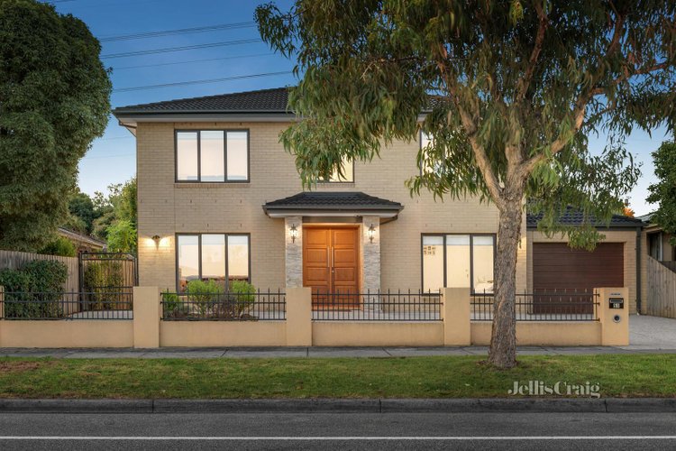51 Whites Lane Glen Waverley 3150