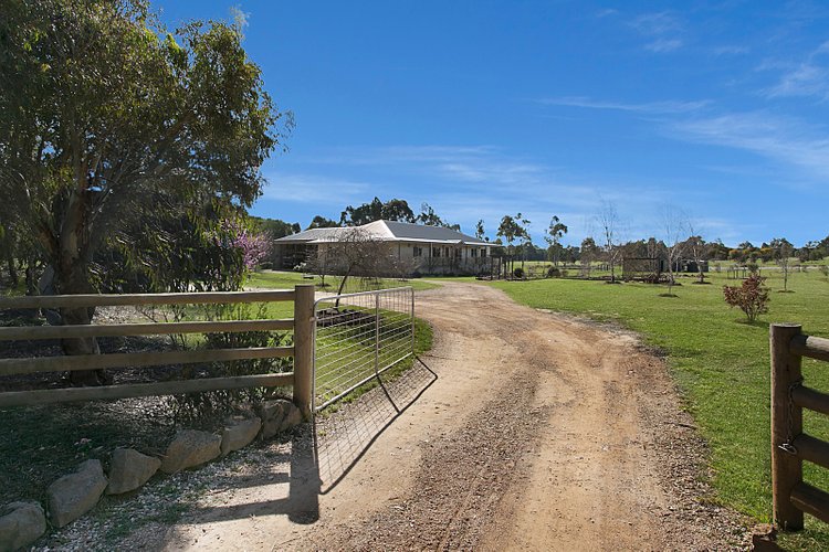 52 Bowyers Road Woodend 3442