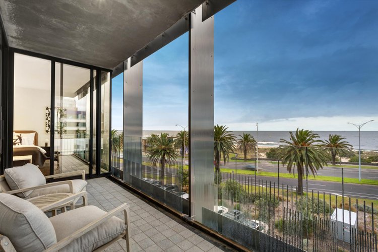 5 2 Esplanade East  Port Melbourne 3207