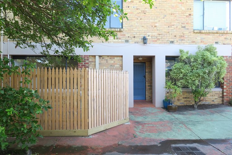 5/20 Chaucer Crescent Canterbury 3126