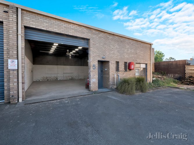 5/27 Peel Street Eltham 3095