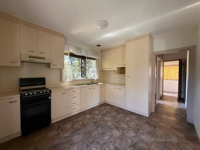 53 Whitelaw Street Reservoir 3073