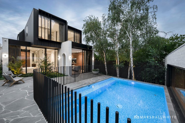 54 Mathoura Road