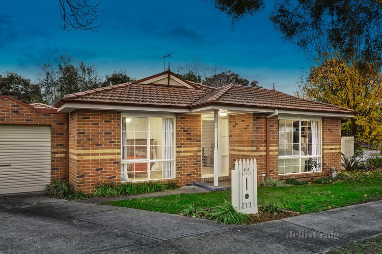 55 Rosstrevor Crescent Mitcham 3132