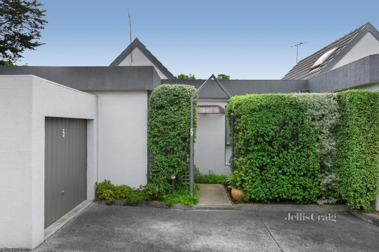 5 62-64 Waverley Road Chadstone 3148