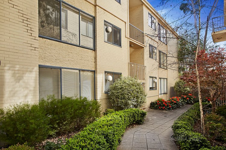 5/7 Farnham Court Flemington 3031