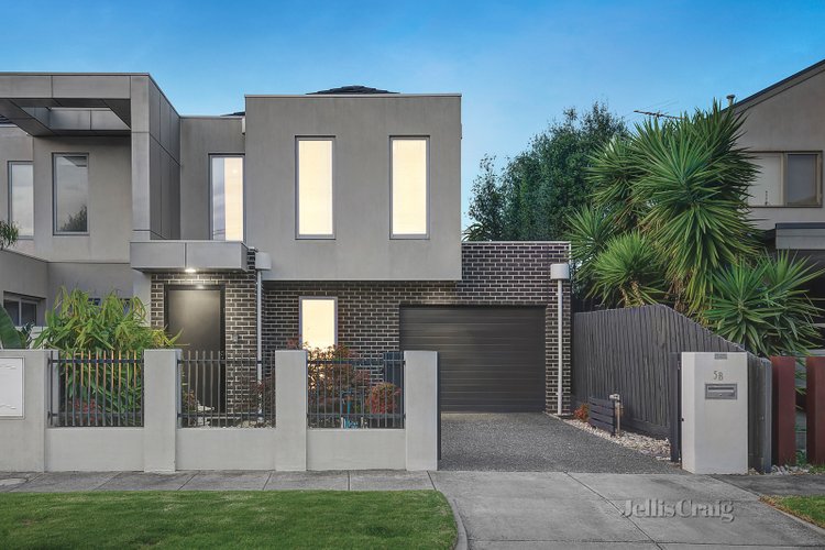 5B Roselyn Crescent Bentleigh East 3165