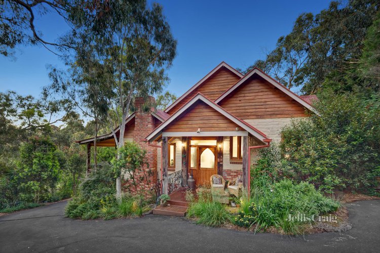 6 Artists Hill Eltham 3095
