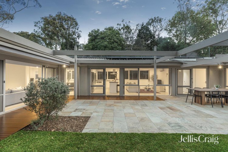 6 Avarn Court Eltham 3095