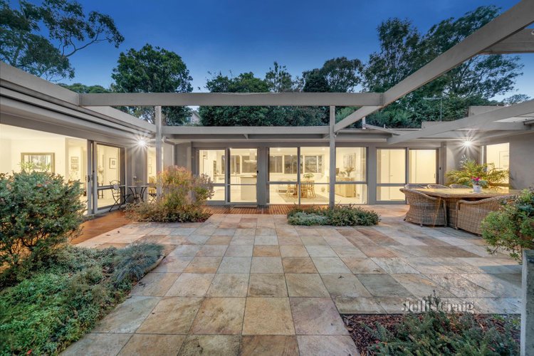 6 Avarn Court Eltham 3095