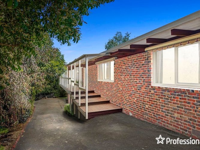 6 Baradine Road Mooroolbark 3138