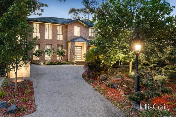 6 Bayles Court Donvale 3111