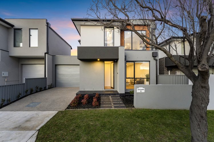 6 Baylon Street Bentleigh 3204