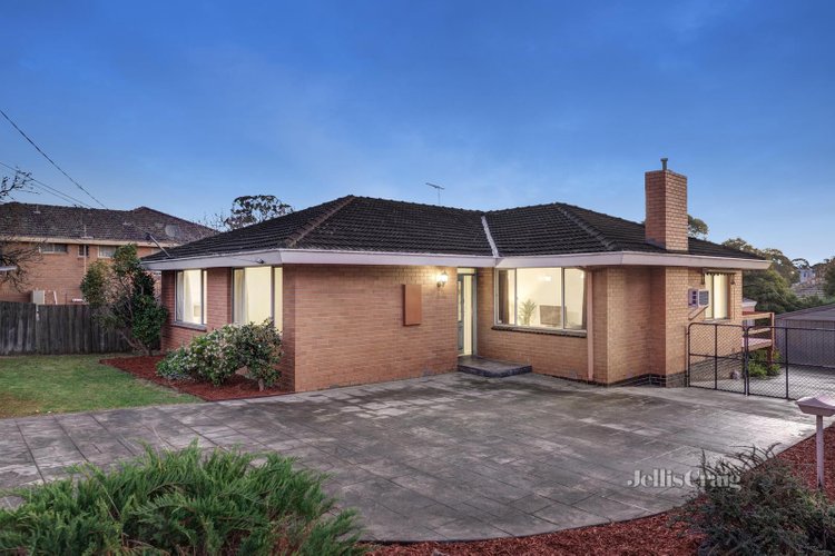 6 Blossom Court Glen Waverley 3150
