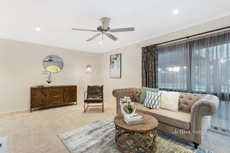 6 Cairn Grove Glen Waverley 3150