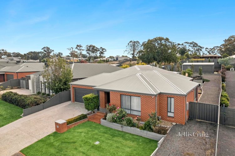 6 Carloway Drive Mckenzie Hill 3451