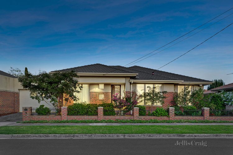 6 Carmel Avenue Mount Waverley 3149