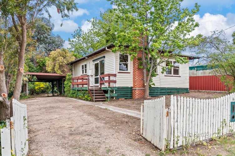 6 Charles Street Castlemaine 3450