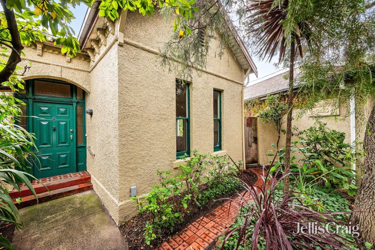 6 Charnwood Crescent St Kilda 3182