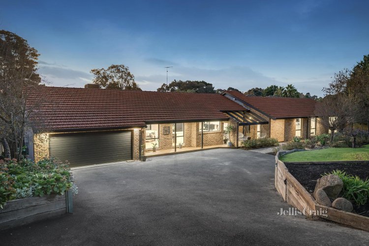 6 Cresthaven Court Donvale 3111