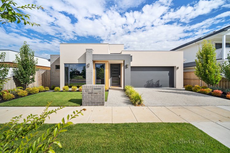 6 Distinction Drive Alfredton 3350