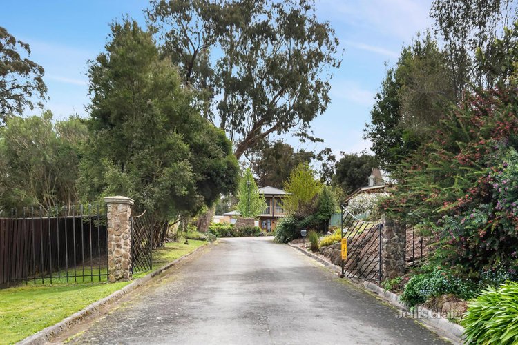 6 Fossickers Grove Ballarat East 3350