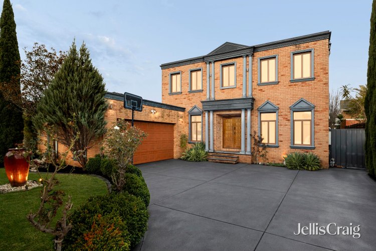 6 Glenmore Grove Mount Waverley 3149